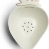 Riviera Maison Fruitvergiet, Aardbeien Zeef - Tasty Strawberry Colander - Wit / Goud - Porselein - 1 Stuk -Merkloos Winkel 1051x1200 2