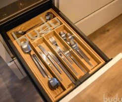 Budu Uitschuifbare Bamboe Bestekbak #45 (45 Cm Diep) - Bestekcassette Hout - Besteklade - 45 X 30,6 - 50 Cm - 6/8 Vakken 17 Budu Uitschuifbare Bamboe Bestekbak #45 (45 Cm Diep) - Bestekcassette Hout - Besteklade - 45 X 30,6 - 50 Cm - 6/8 Vakken -Merkloos Winkel 1200x1000 6