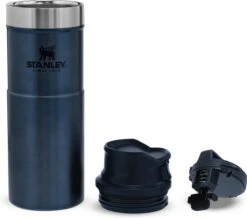 Stanley Trigger-Action Travel Mug 0.47L - Thermosfles - Nightfall -Merkloos Winkel 1200x1061