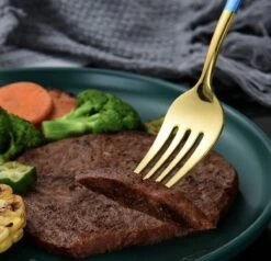 Merkloos Bestekset - 24 Delig Bestekset - 6 Personen - Rood/Goud - Tafellepels/Tafelmessen/Tafelvorken/Koffielepels - Roestvrij Staal -Merkloos Winkel 1200x1156 1