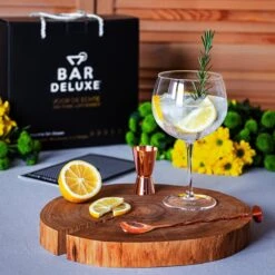 BarDeluxe® Gin Tonic Glazen - Gin Tonic Geschenkset - Handgeblazen - Gin Glazen - 2 Stuks - Gin Set - Kristal - Inclusief 2 Gin Glazen, Gin Tonic Lepel, Maatbeker, 2 RVS Rietjes & Receptenboekje -Merkloos Winkel 1200x1200 1129