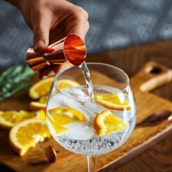 BarDeluxe® Gin Tonic Glazen - Gin Tonic Geschenkset - Handgeblazen - Gin Glazen - 2 Stuks - Gin Set - Kristal - Inclusief 2 Gin Glazen, Gin Tonic Lepel, Maatbeker, 2 RVS Rietjes & Receptenboekje -Merkloos Winkel 1200x1200 1132
