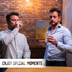 Whisiskey Luxe Whiskey Set - Incl. 2 Whiskey Glazen, 8 Whiskey Stones, 2 Onderzetters, Fluwelen Opbergzak, Opbergbox - Whisky Geschenkdoos - Glas - Herbruikbare IJsblokjes - Cadeau Voor Man & Vrouw -Merkloos Winkel 1200x1200 1302