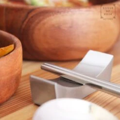 House Of Husk 1 Persoons Chopstick Lepel Set - 1 Paar Metalen Koreaanse Eetstokjes - Inclusief Eetlepel En Houder - RVS - Metaal - Eetstokjes - Koreaans - Vaatwasserbestendig - Sushi Chopsticks - Noodles - Zilver -Merkloos Winkel 1200x1200 940