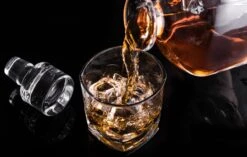 VDN Donella Whiskey Glazen Set Handgeblazen - 4 Whiskeyglazen – Tumbler - Loodvrij Kristal Glas -Merkloos Winkel 1200x762 1