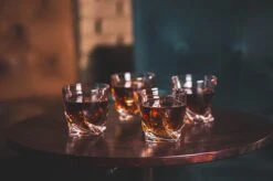 VDN Edam Whiskey Glazen Set Handgeblazen - 4 Whiskeyglazen – Tumbler - Loodvrij Kristal Glas -Merkloos Winkel 1200x799 90