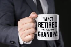 Im Not Retired Im A Full Time Grandpa Koffiemok / Theebeker - 300 Ml - Wit - Opa / Kantoorhumor / VUT / Pensioen - Grappige Cadeau Mok / Beker Voor Collega -Merkloos Winkel 1200x800 195