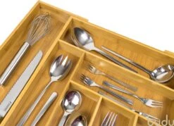 Budu Uitschuifbare Bamboe Bestekbak #50 (50 Cm Diep) - Bestekcassette Hout - Besteklade - 50 X 34,1 - 56 Cm - 6/8 Vakken -Merkloos Winkel 1200x870