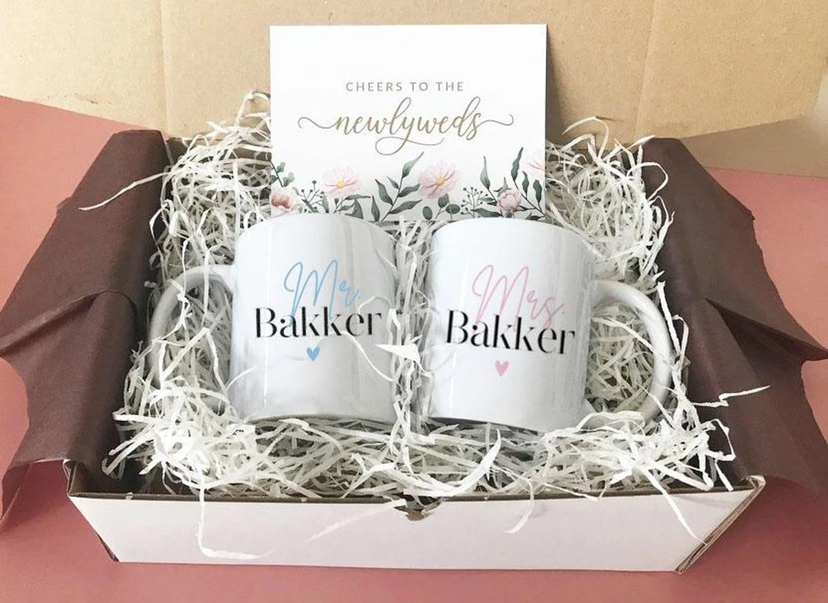 Merkloos Mr. & Mrs Mokken Set | Giftbox | Bruidspaar | Gepersonaliseerd | Met Kaart | Koppels Cadeau| Newlyweds | Pas Getrouwd Cadeau | Huwelijks Cadeau | Cadeau Set | Getrouwd 3 Merkloos Mr. & Mrs Mokken Set | Giftbox | Bruidspaar | Gepersonaliseerd | Met Kaart | Koppels Cadeau| Newlyweds | Pas Getrouwd Cadeau | Huwelijks Cadeau | Cadeau Set | Getrouwd