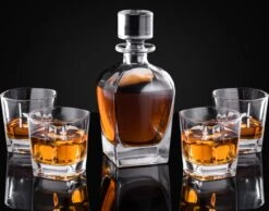 VDN Donella Whiskey Glazen Set Handgeblazen - 4 Whiskeyglazen – Tumbler - Loodvrij Kristal Glas -Merkloos Winkel 1200x941 1