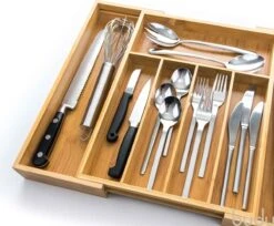 Budu Uitschuifbare Bamboe Bestekbak #38 (38 Cm Diep) - Bestekcassette Hout - Besteklade - 38 X 29,5 - 47,8 Cm - 5/7 Vakken 14 Budu Uitschuifbare Bamboe Bestekbak #38 (38 Cm Diep) - Bestekcassette Hout - Besteklade - 38 X 29,5 - 47,8 Cm - 5/7 Vakken -Merkloos Winkel 1200x990