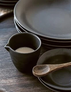 Vtwonen Serviesset - Mat Zwart - Porselein - 16-Delig -Merkloos Winkel 927x1200 3